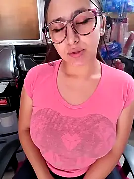 Snapshot of Cute_Penelope chatting on 03/11/25, 03:12 Cute Penelope online show from 03/11/25, 03:12