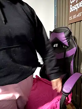 Snapshot of Cute_Penelope chatting on 11/27/25, 11:21 Cute Penelope online show from 11/27/25, 11:21