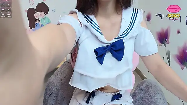 Snapshot of _Mizuki_ chatting on 10/11/25, 05:47 Mizuki online show from 10/11/25, 05:47