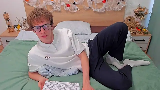 Fandi 777 online show from 10/15/25, 08:44