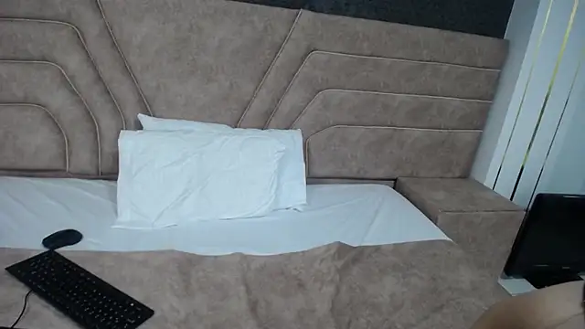 Chloe angel  online show from 04/28/26, 01:04