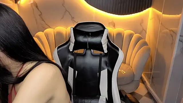  mia collins b  online show from 11/28/25, 01:11