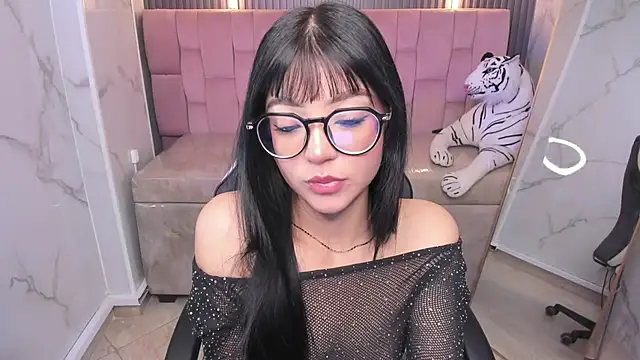 Snapshot of _mia_collins_b_ chatting on 10/08/25, 01:12  mia collins b  online show from 10/08/25, 01:12