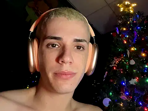 Cristian Delgado online show from 12/04/25, 05:39