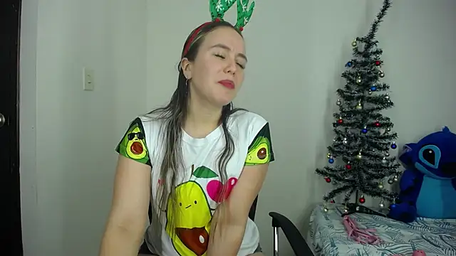 Snapshot of LauraSofia_Cam chatting on 12/20/25, 09:12 LauraSofia Cam online show from 12/20/25, 09:12
