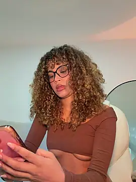 Lianh Benett online show from 04/29/26, 04:05