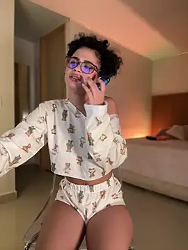 Lianh Benett online show from 02/14/25, 04:26