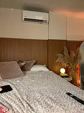 Lianh Benett online show from 11/19/25, 04:34