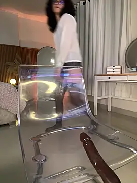 Lianh Benett online show from 11/11/25, 05:24