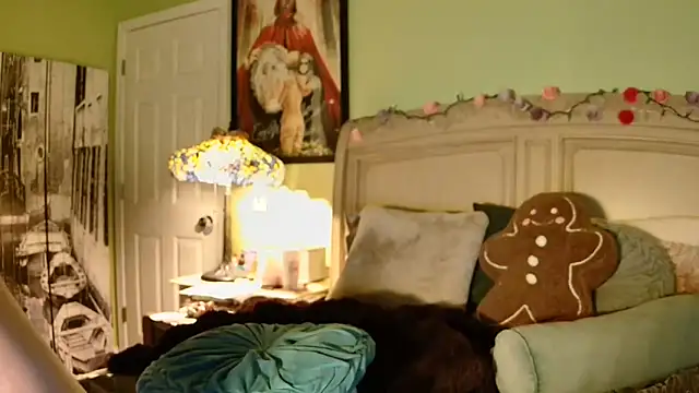 GardenGirl00 online show from 12/19/25, 04:49