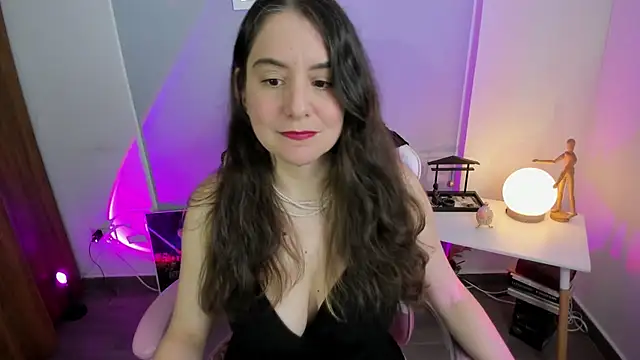 Snapshot of Tamara_m_ chatting on 06/16/26, 05:46 Tamara m online show from 06/16/26, 05:46