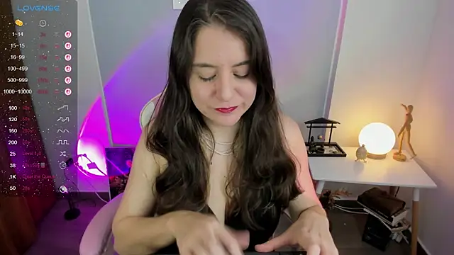 Snapshot of Tamara_m_ chatting on 05/30/26, 05:40 Tamara m online show from 05/30/26, 05:40