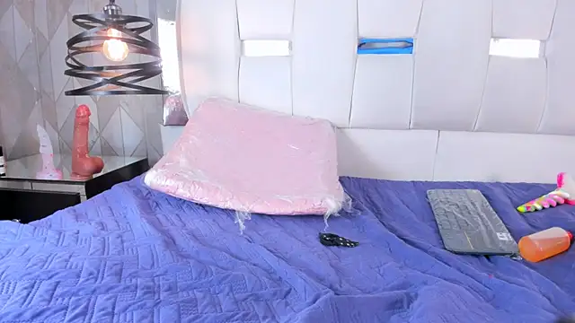 Snapshot of RileyThompson1 chatting on 03/15/25, 09:19 RileyThompson1 online show from 03/15/25, 09:19