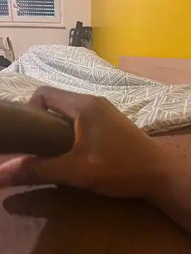 Snapshot of brosky-sx chatting on 11/17/25, 01:04 brosky-sx online show from 11/17/25, 01:04