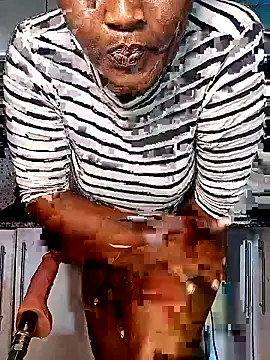 Snapshot of Bella045 chatting on 11/09/25, 01:09 Bella045 online show from 11/09/25, 01:09