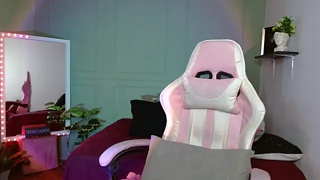 tiffany laurens online show from 12/07/24, 09:33