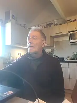Snapshot of 60philippe chatting on 01/13/25, 12:35 60philippe online show from 01/13/25, 12:35