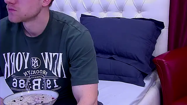 Snapshot of EthanPinkman chatting on 09/25/25, 04:18 EthanPinkman online show from 09/25/25, 04:18