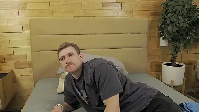 Snapshot of EthanPinkman chatting on 10/14/25, 04:35 EthanPinkman online show from 10/14/25, 04:35