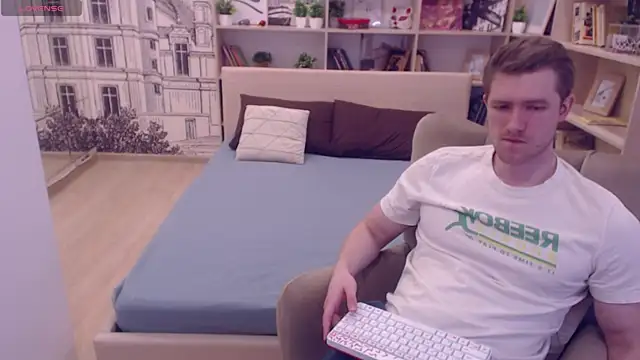 Snapshot of EthanPinkman chatting on 03/19/25, 06:24 EthanPinkman online show from 03/19/25, 06:24