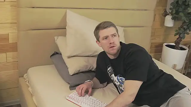 EthanPinkman online show from 11/16/25, 04:06