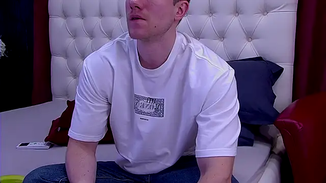 Snapshot of EthanPinkman chatting on 09/29/25, 03:57 EthanPinkman online show from 09/29/25, 03:57