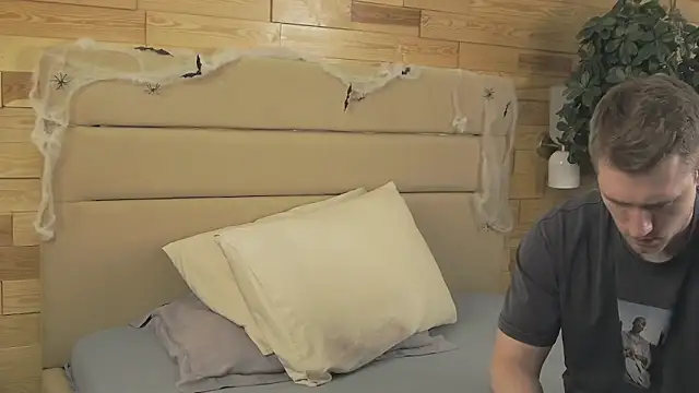 Snapshot of EthanPinkman chatting on 10/23/25, 04:22 EthanPinkman online show from 10/23/25, 04:22