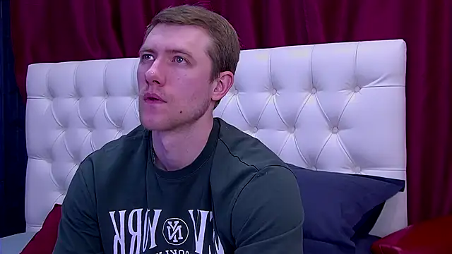 Snapshot of EthanPinkman chatting on 09/24/25, 04:08 EthanPinkman online show from 09/24/25, 04:08