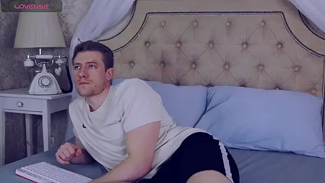 Snapshot of EthanPinkman chatting on 03/12/25, 06:51 EthanPinkman online show from 03/12/25, 06:51