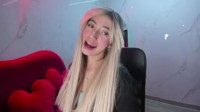 Snapshot of LilithCooperr_ chatting on 11/04/25, 10:35 LilithCooperr online show from 11/04/25, 10:35