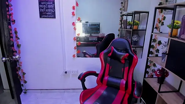 Snapshot of LilithCooperr_ chatting on 11/27/25, 10:43 LilithCooperr online show from 11/27/25, 10:43