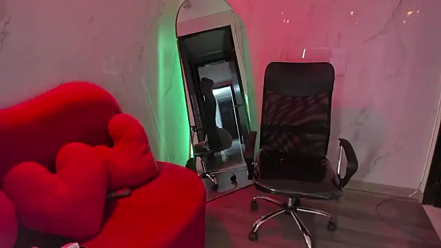 Snapshot of LilithCooperr_ chatting on 01/09/26, 10:39 LilithCooperr online show from 01/09/26, 10:39