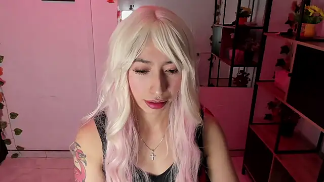 Snapshot of LilithCooperr_ chatting on 12/14/25, 05:07 LilithCooperr online show from 12/14/25, 05:07