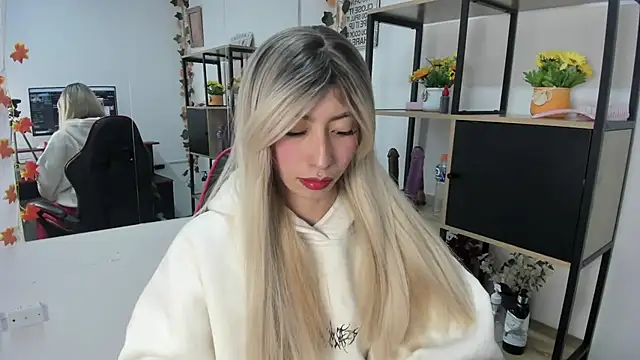 LilithCooperr  online show from 10/01/25, 10:02