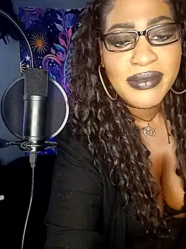 Snapshot of AmazonianMistress chatting on 10/26/25, 05:13 AmazonianMistress online show from 10/26/25, 05:13