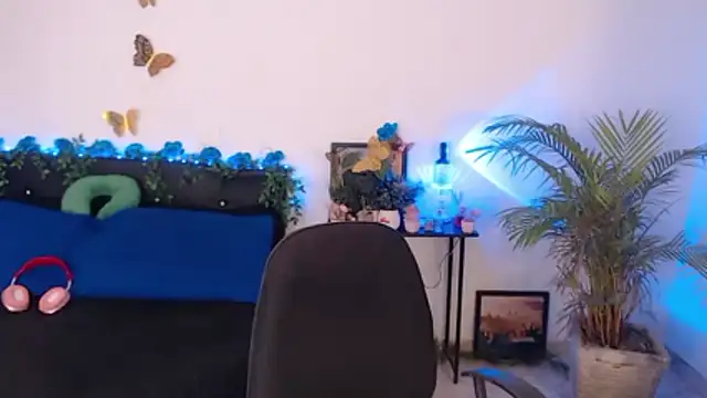 LiaScarlett online show from 04/18/26, 03:20