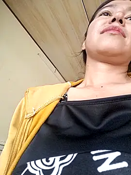 2HotAsain4u online show from 12/05/25, 02:32