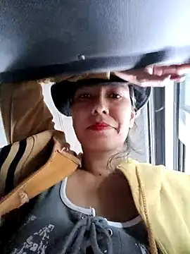 Snapshot of 2HotAsain4u chatting on 03/01/25, 02:04 2HotAsain4u online show from 03/01/25, 02:04