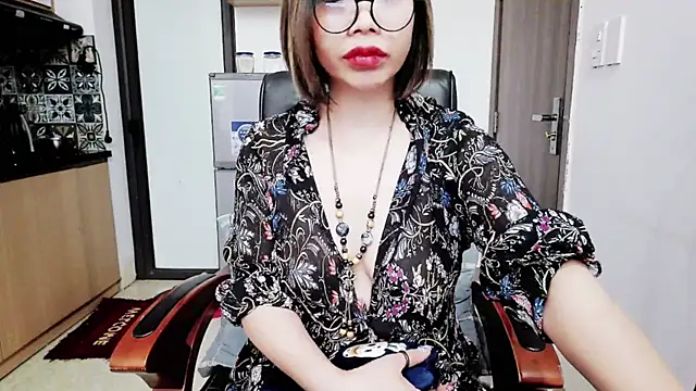 Miu-Le online show from 11/18/25, 06:00