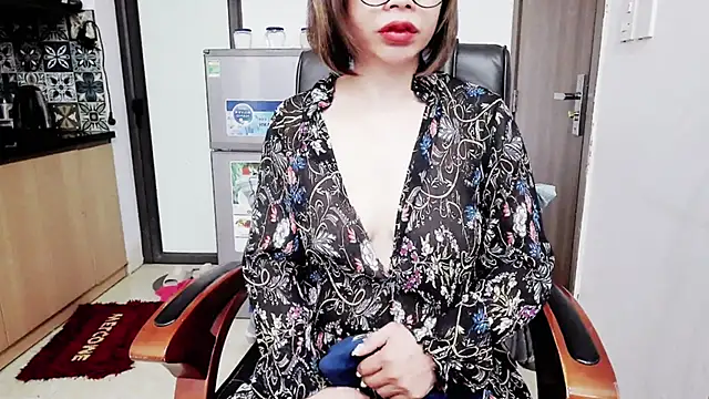 Miu-Le online show from 12/04/25, 05:12