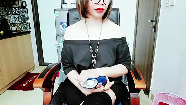 Miu-Le online show from 12/05/25, 09:23