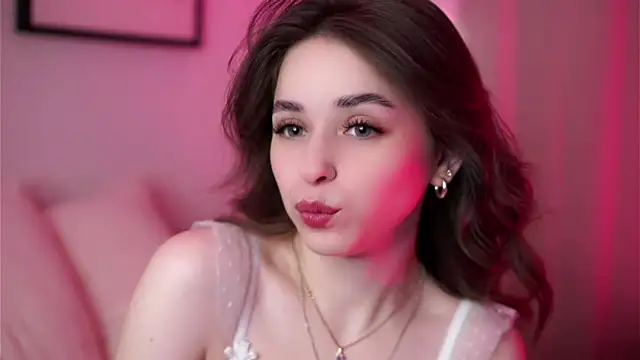Snapshot of EstherMitchel chatting on 03/10/25, 02:06 EstherMitchel online show from 03/10/25, 02:06