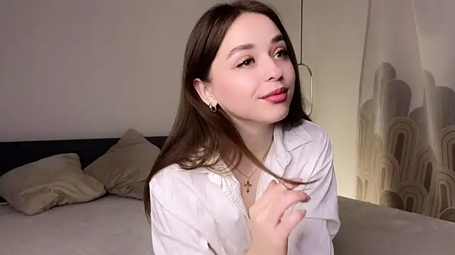 Snapshot of EstherMitchel chatting on 10/03/25, 01:20 EstherMitchel online show from 10/03/25, 01:20