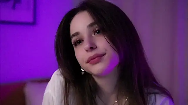 Snapshot of EstherMitchel chatting on 03/18/25, 06:28 EstherMitchel online show from 03/18/25, 06:28