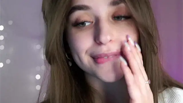 Snapshot of EstherMitchel chatting on 02/06/25, 04:31 EstherMitchel online show from 02/06/25, 04:31