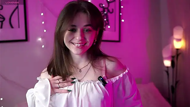 Snapshot of EstherMitchel chatting on 02/14/25, 01:13 EstherMitchel online show from 02/14/25, 01:13