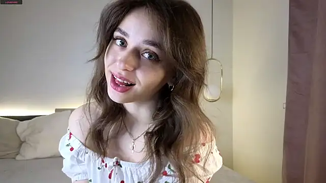 Snapshot of EstherMitchel chatting on 10/15/25, 01:15 EstherMitchel online show from 10/15/25, 01:15