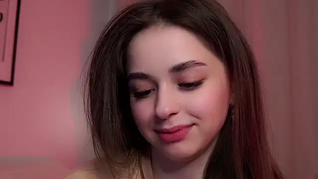 Snapshot of EstherMitchel chatting on 03/23/25, 03:21 EstherMitchel online show from 03/23/25, 03:21