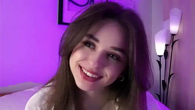 Snapshot of EstherMitchel chatting on 03/18/25, 12:19 EstherMitchel online show from 03/18/25, 12:19