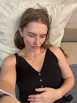 lovelly molly online show from 12/21/25, 11:34